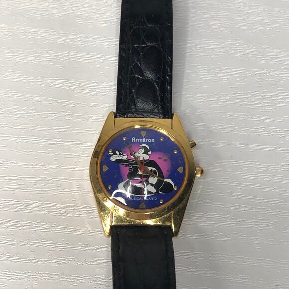Vintage Warner Bros Pepe le Pew Penelope Watch - Doesn't Run, For Parts - Picture 4 of 11